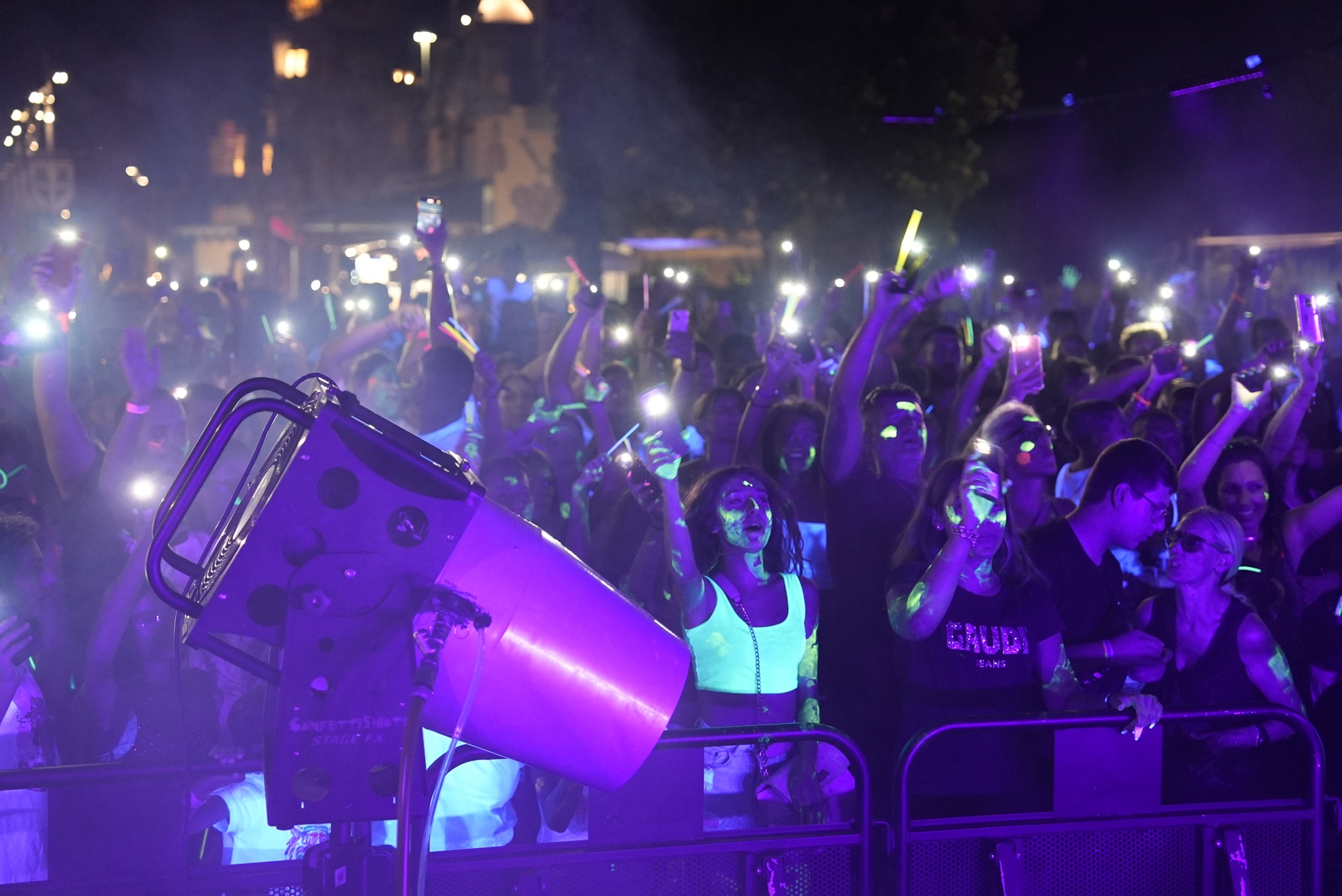 Immagine di sfondo della pagina Ferragosto a MagicLand: tre serate di musica, luci e divertimento no-stop