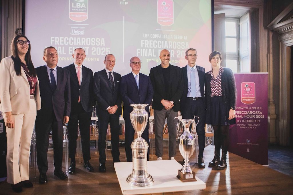 Immagine di sfondo della pagina Frecciarossa è Title Sponsor della Final Eight 2025 di Basket