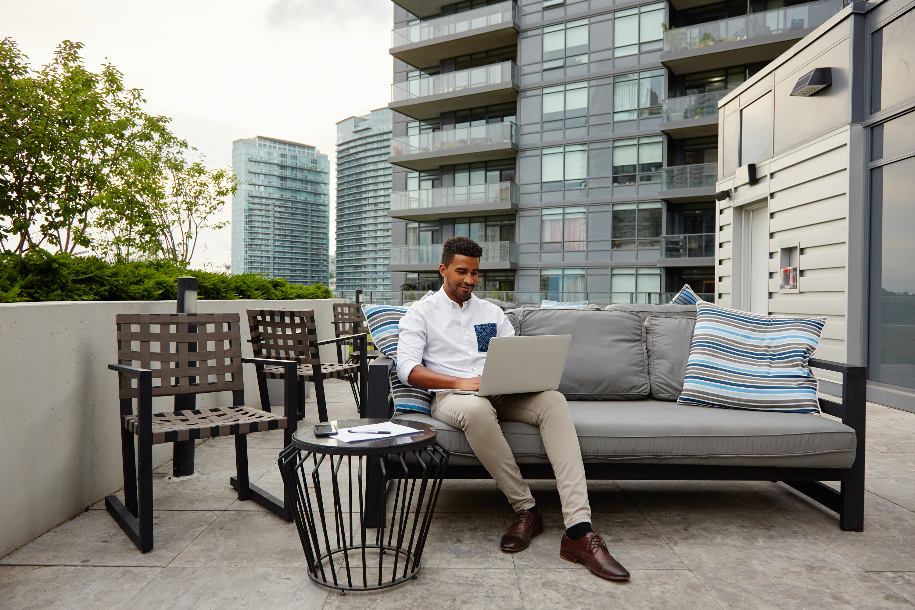 Immagine di sfondo della pagina Airbnb e gli affitti brevi in Europa: flessibilità abitativa e impulso economico