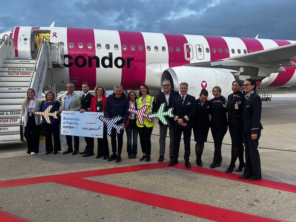 Immagine di sfondo della pagina Condor vola da Palermo a Roma Fiumicino
