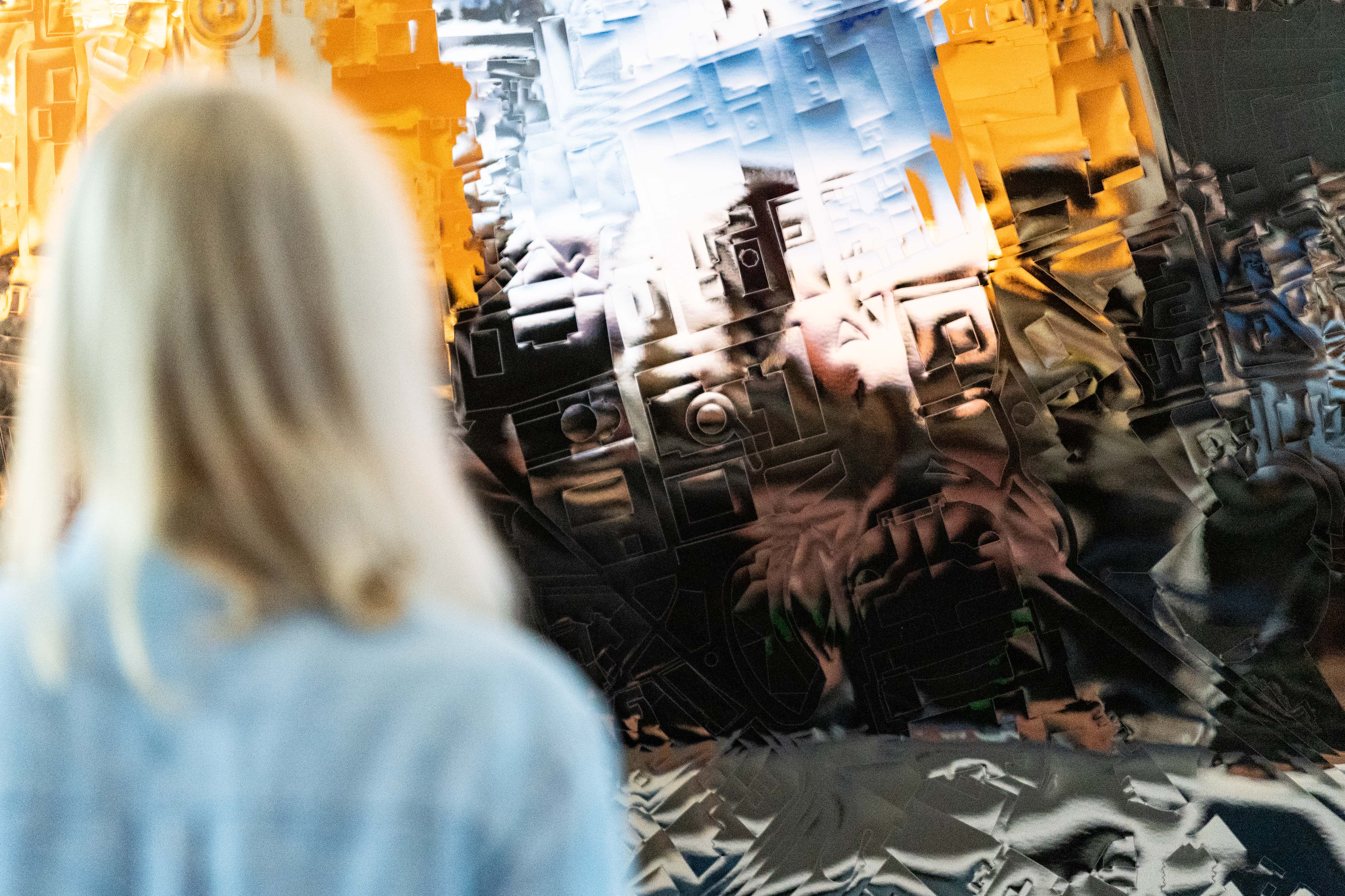 Immagine Giornata Mondiale del Passeggero: ADR porta l’arte al centro dell’esperienza aeroportuale con il nuovo progetto di Daniele Sigalot