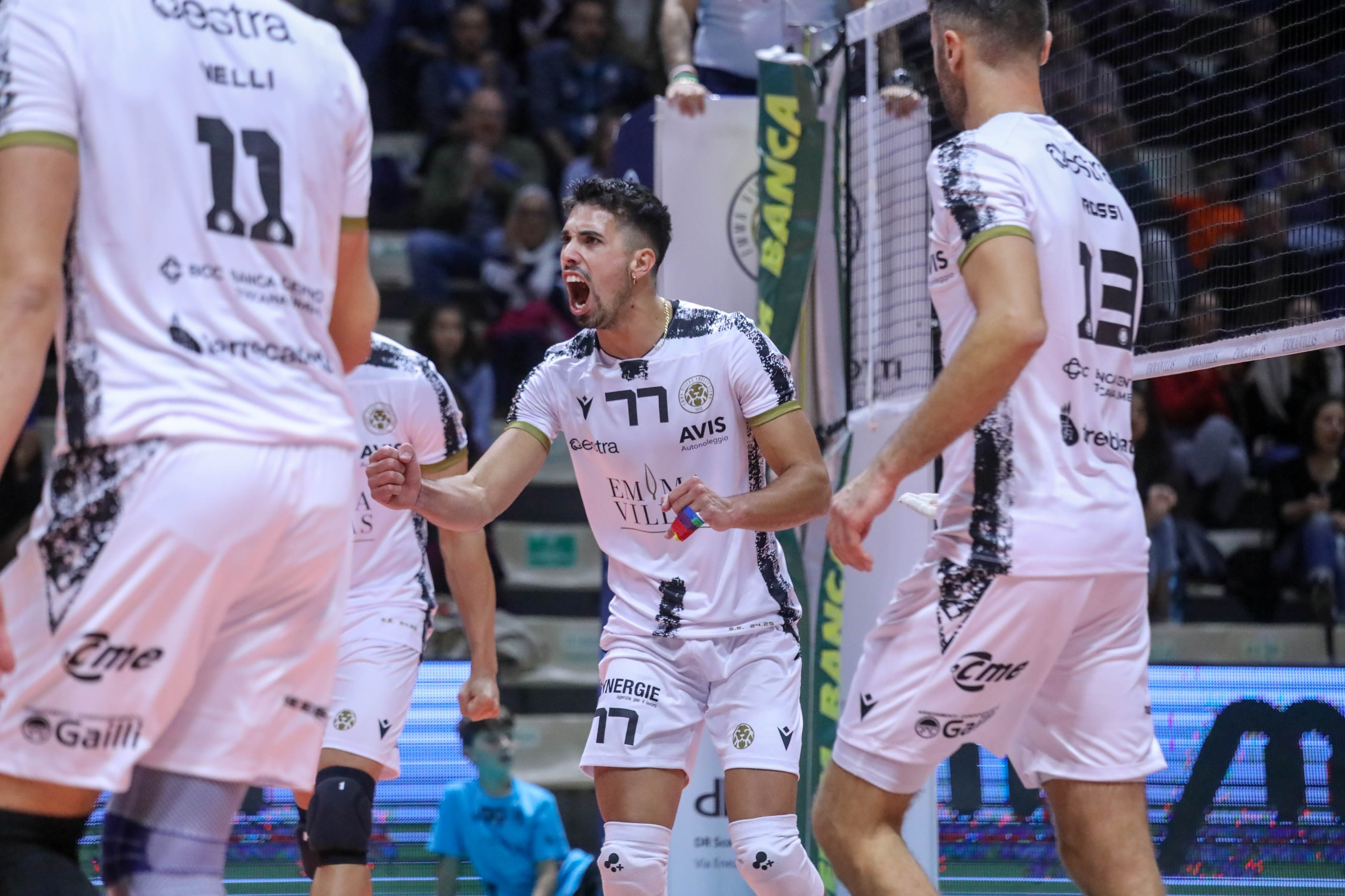 Immagine di sfondo della pagina Avis e Emma Villas Volley Siena rinnovano la loro partnership per la stagione 2024-2025