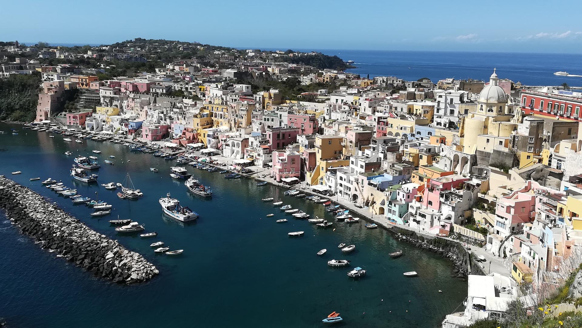 Immagine di sfondo della pagina L'attesa di Procida, capitale della cultura 2022