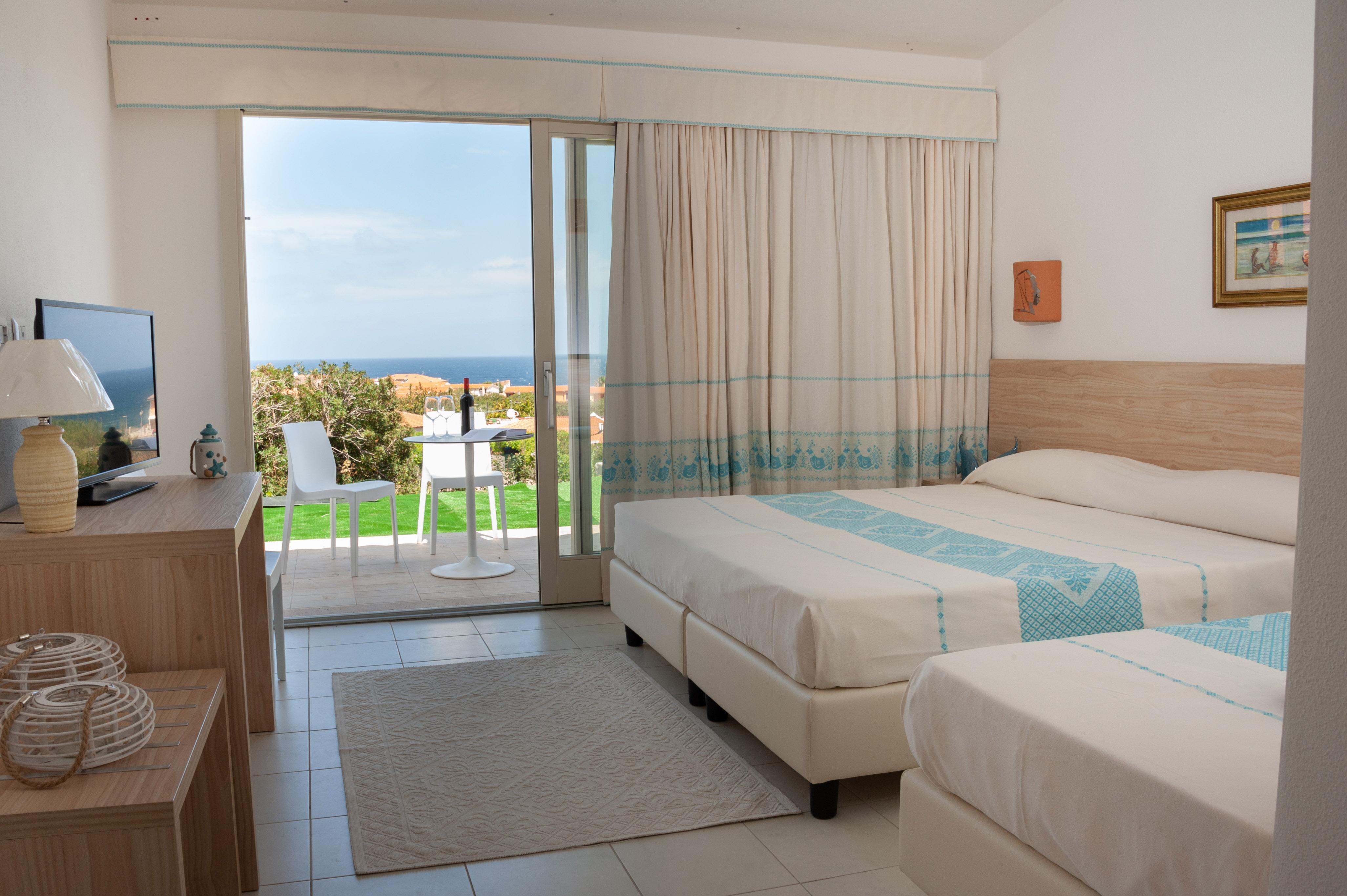 Immagine di sfondo della pagina Garibaldi Hotels, intesa con Alpitour in Sardegna