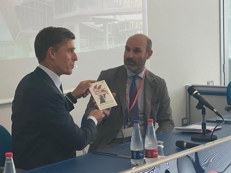 Immagine di sfondo della pagina Aeroporti Puglia incontro con ambasciatore olandese