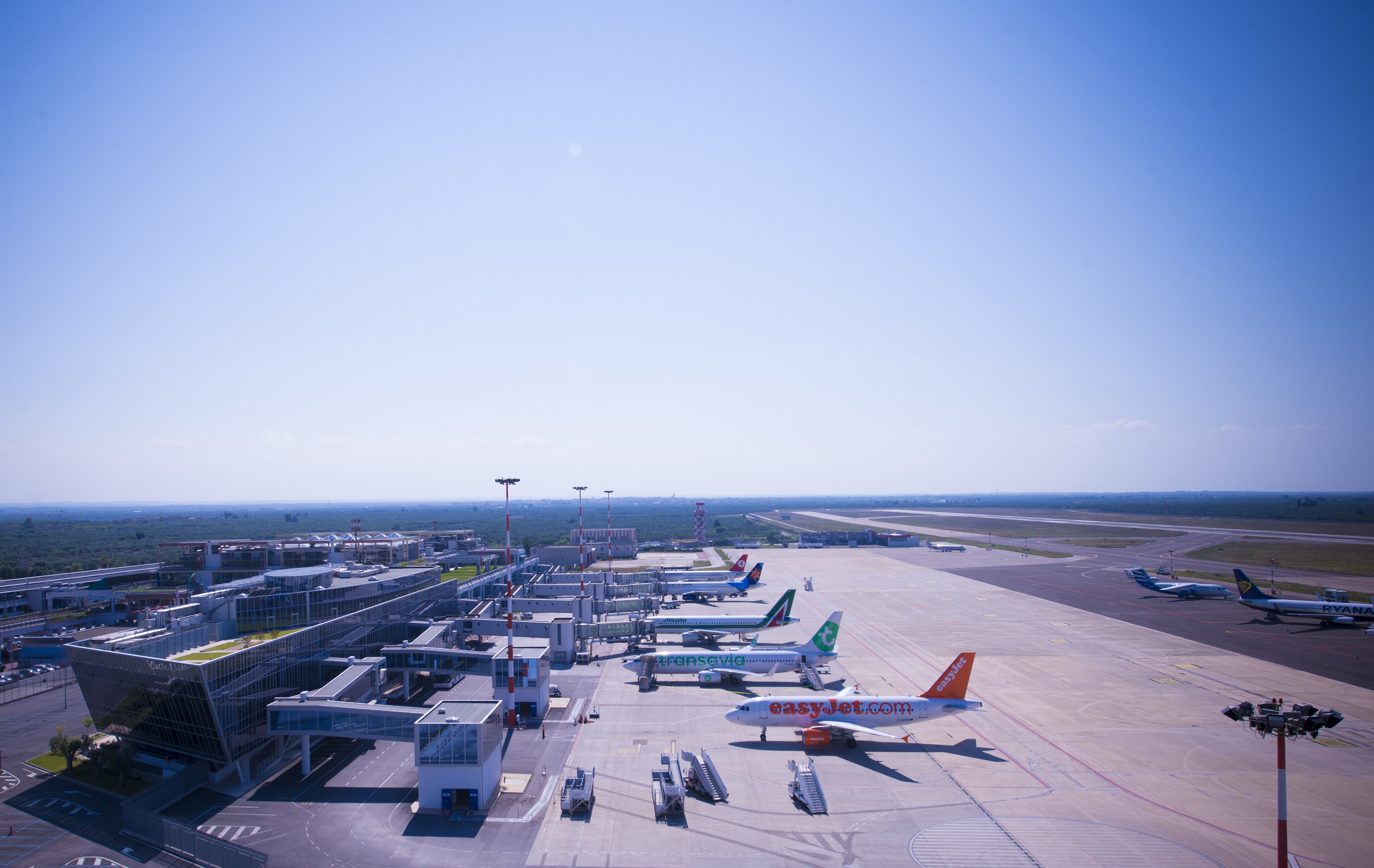 Immagine di sfondo della pagina Aeroporti di Puglia, 10 milioni di passeggeri nel 2024