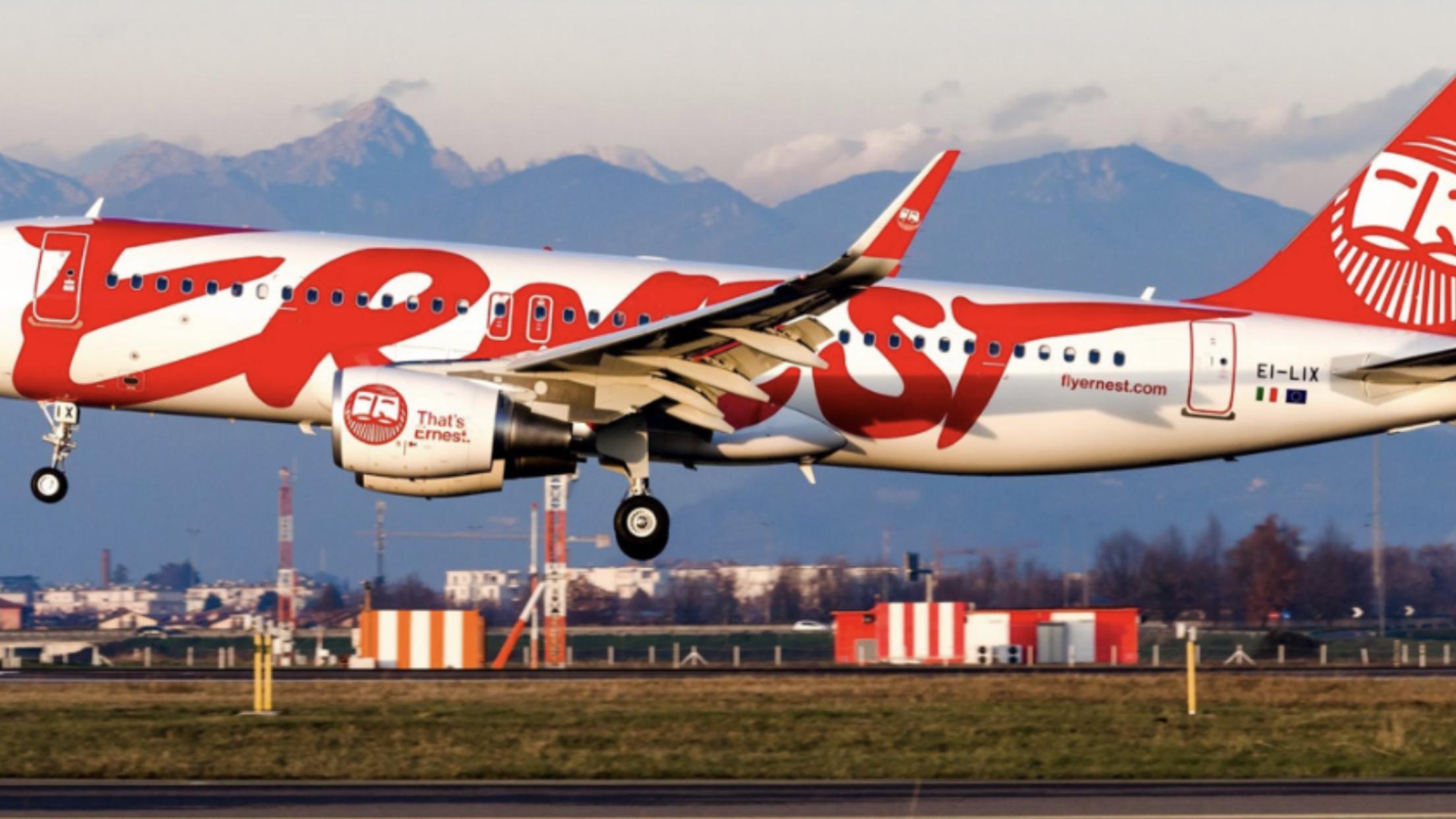 Immagine di sfondo della pagina Ernest Airlines, in vendita Summer 2020 da Genova