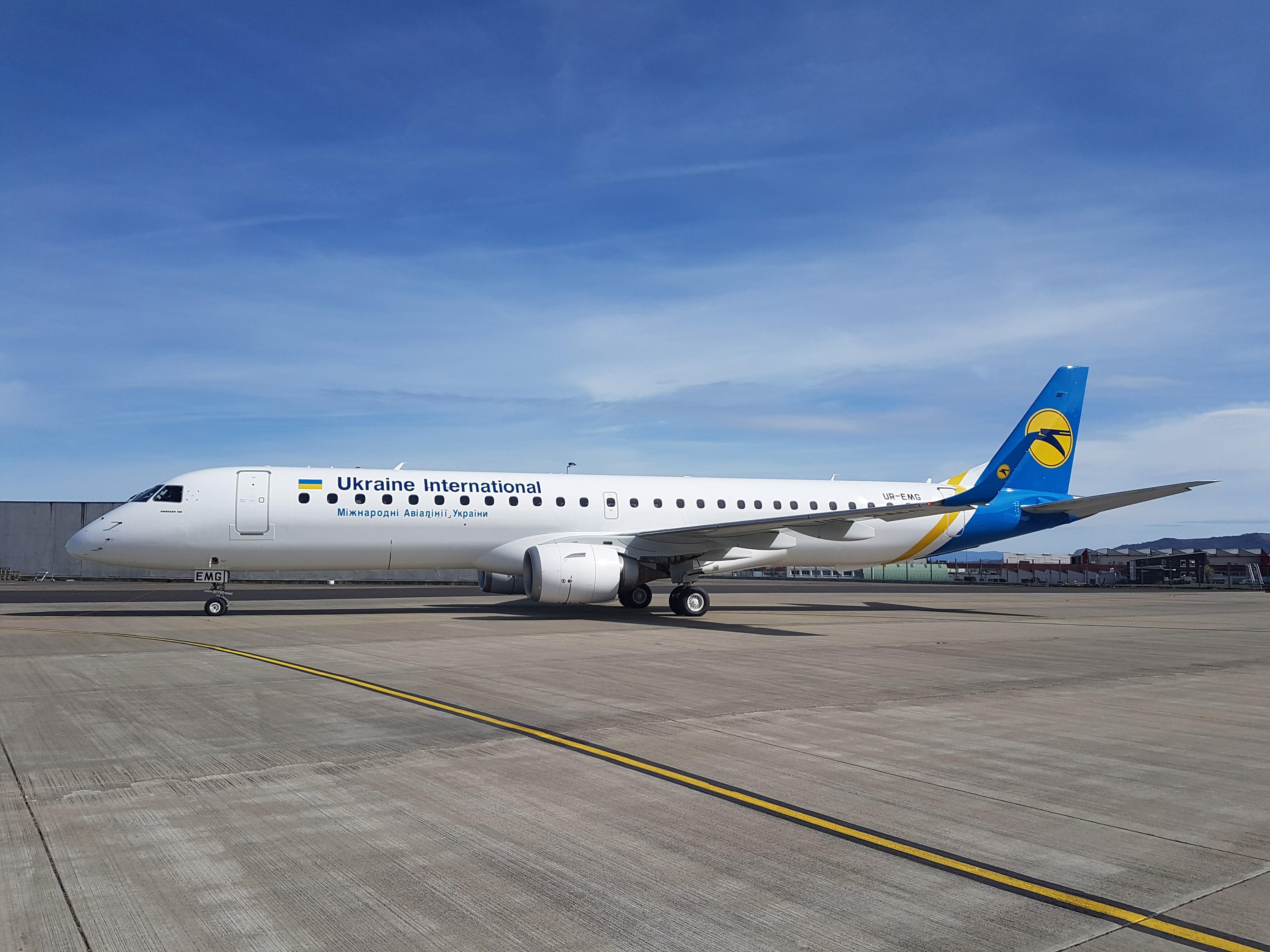 Immagine di sfondo della pagina Ukraine International Airlines, nuovo Embraer 195