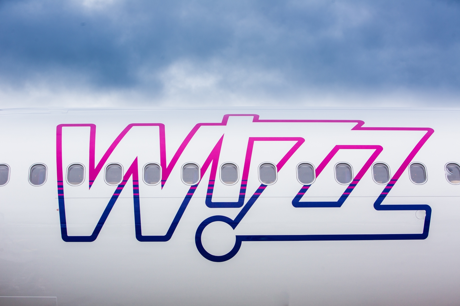 Immagine di sfondo della pagina Wizz Air rilancia il WIZZ MultiPass: prezzo dei voli bloccato per un anno