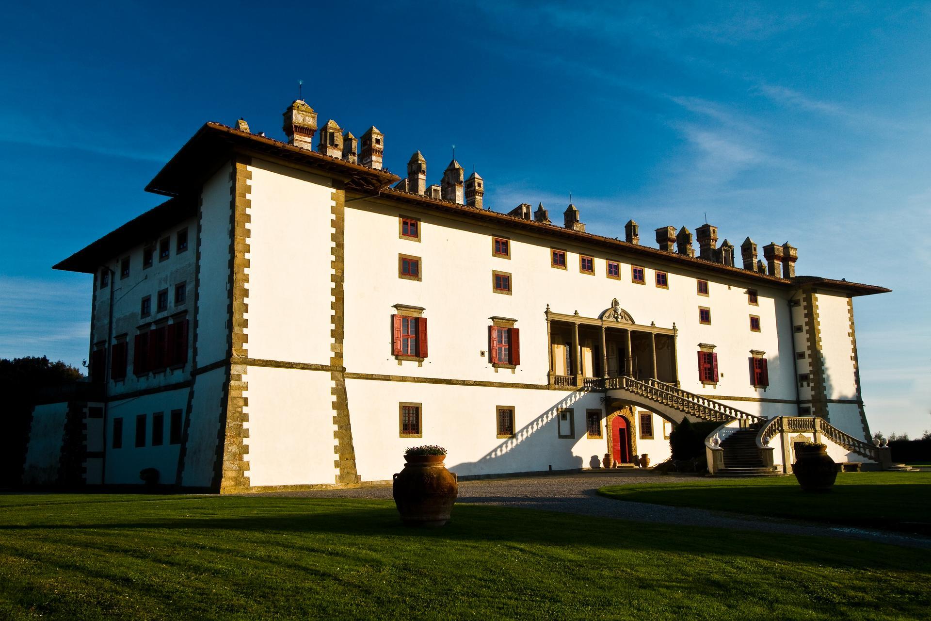 Immagine di sfondo della pagina I 3 cammini di Prato