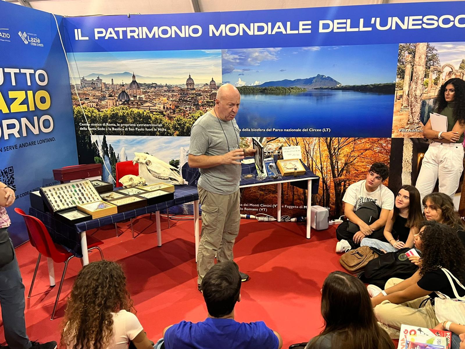 Immagine di sfondo della pagina A Napoli arriva BITUS: la rivoluzione del turismo scolastico