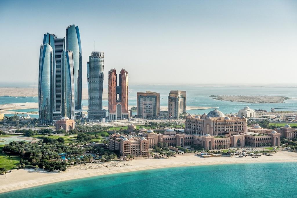 Immagine di sfondo della pagina Record di arrivi per Abu Dhabi
