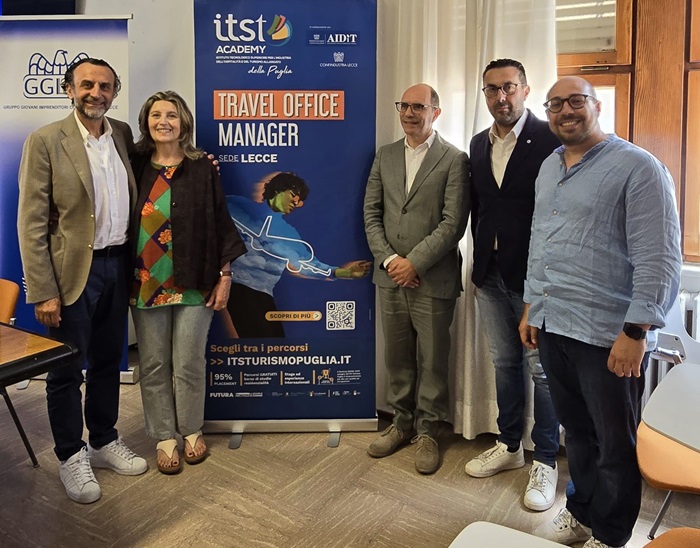 Immagine di sfondo della pagina Professionisti del turismo del futuro: a Lecce il primo corso per Travel Office Manager