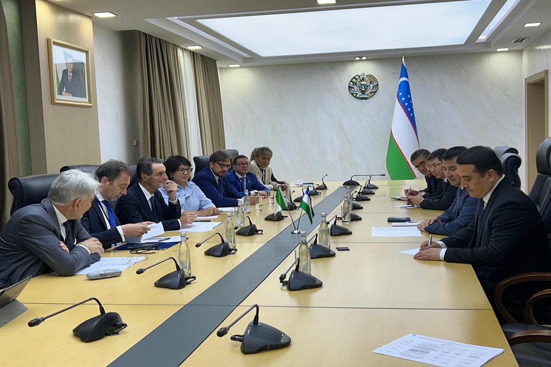 Immagine di sfondo della pagina Regione Lombardia e Samarcanda firmano un accordo di cooperazione: focus anche sul turismo