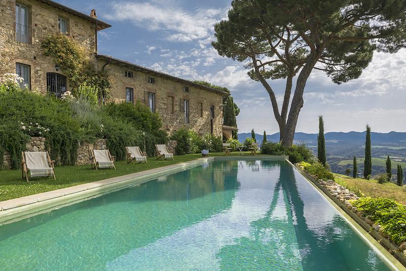 Immagine di sfondo della pagina Halldis, le ville con piscina trend dell'estate