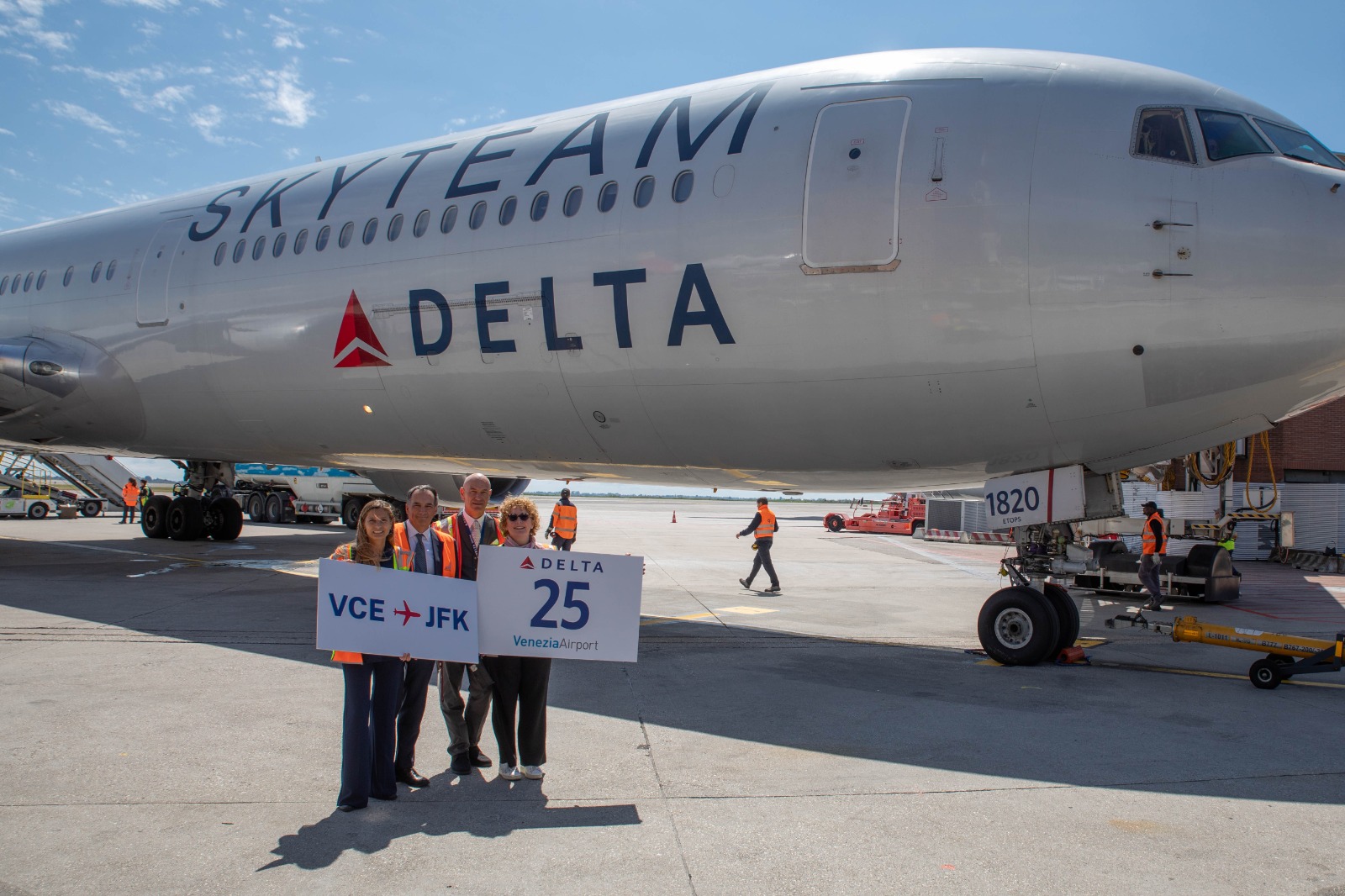 Immagine di sfondo della pagina Delta Air Lines celebra 25 anni di operatività a Venezia