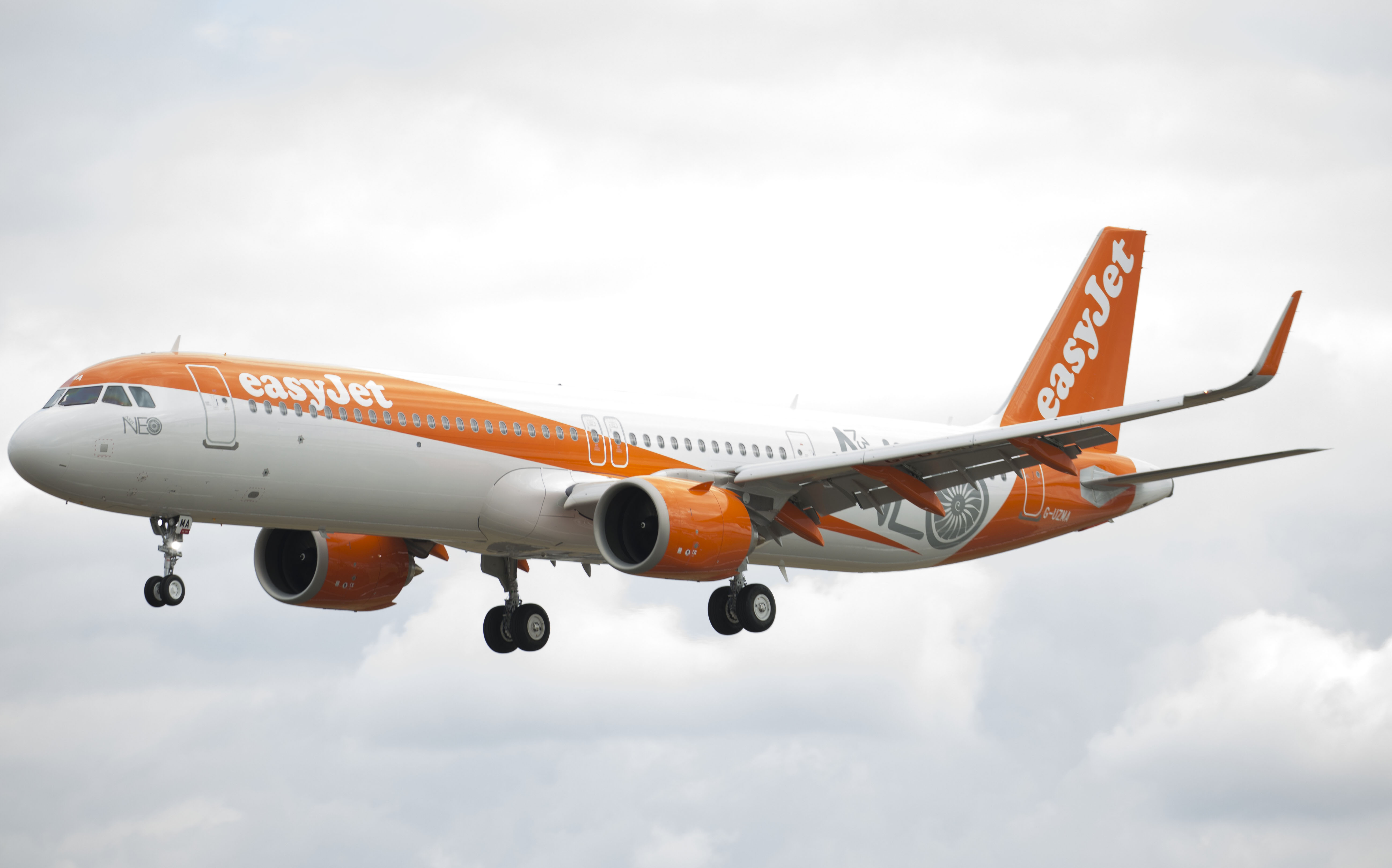 Immagine di sfondo della pagina easyJet completa l’installazione del sistema FANS-C su 54 aeromobili