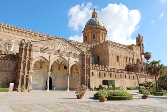 Immagine di sfondo della pagina “True Sicily”, la Sicilia è luxury destination