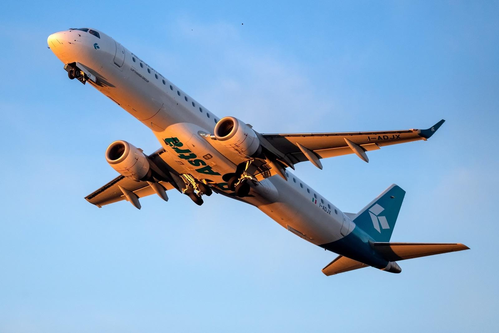 Immagine di sfondo della pagina Corporate Value Lufthansa Group per Air Dolomiti