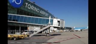 Immagine di sfondo della pagina Torino Airport: 400.000 pax a giugno