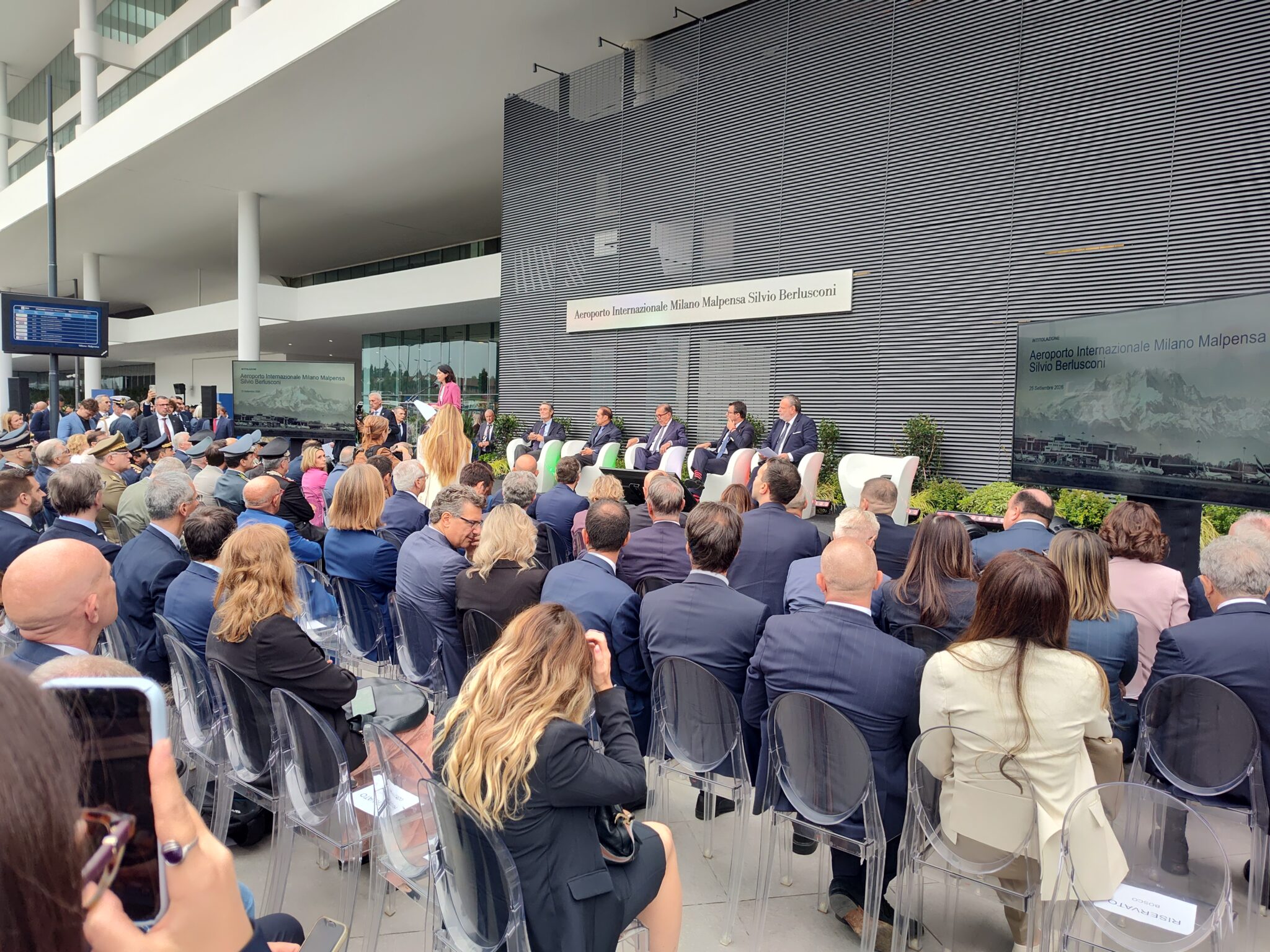 Immagine Milano Malpensa, l’aeroporto è stato intitolato ufficialmente a Silvio Berlusconi