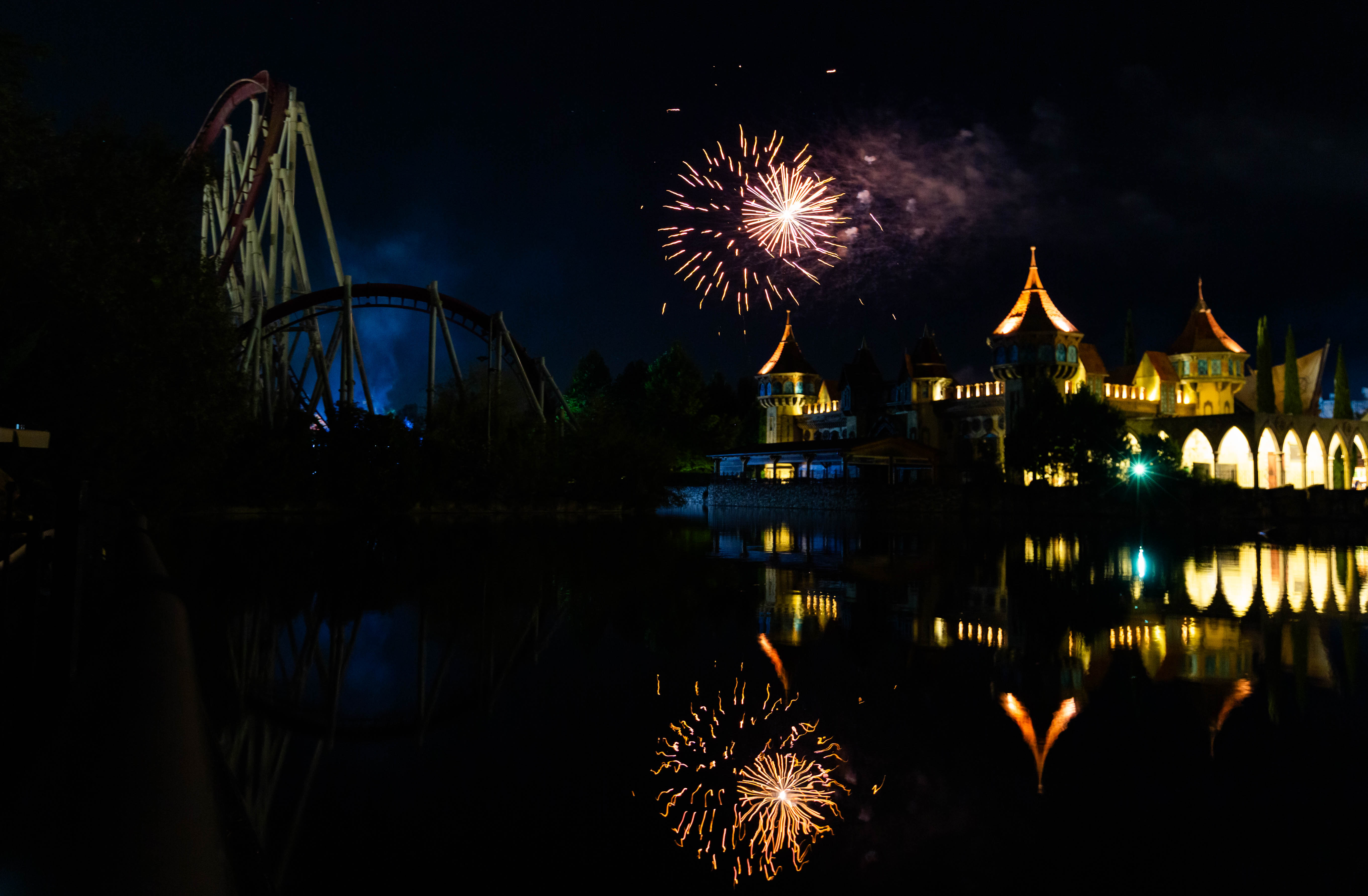 Immagine Il cielo di MagicLand si illumina con la magia di Magic Fire tra fuochi, musica e attrazioni by night