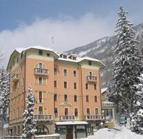 Immagine di sfondo della pagina A Limone Piemonte, la neve e lo sci sono i protagonisti