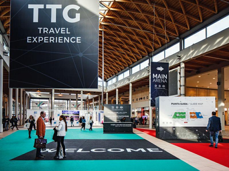 Immagine di sfondo della pagina  Be Confident, il turismo riparte da Rimini 