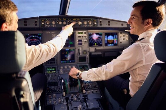 Immagine di sfondo della pagina Iberia lancia la quinta edizione del programma cadetti in collaborazione con FTEJerez