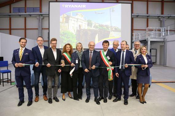 Immagine di sfondo della pagina Ryanair, 3° hangar manutenzione a Bergamo