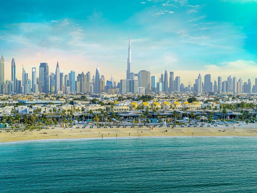 Immagine di sfondo della pagina Mappamondo e Robintur spingono su Dubai