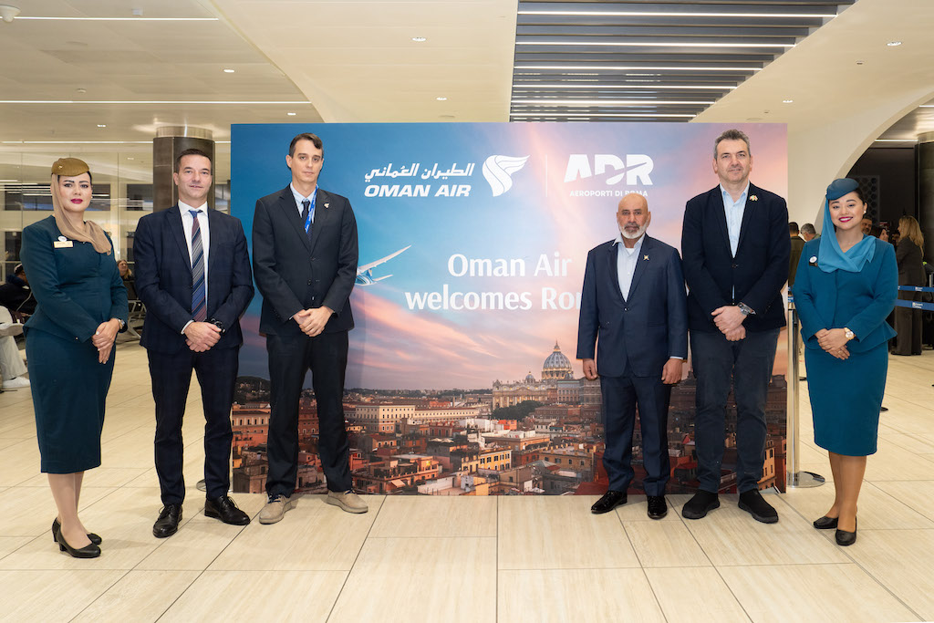 Immagine di sfondo della pagina Oman Air celebra il volo inaugurale Roma-Muscat