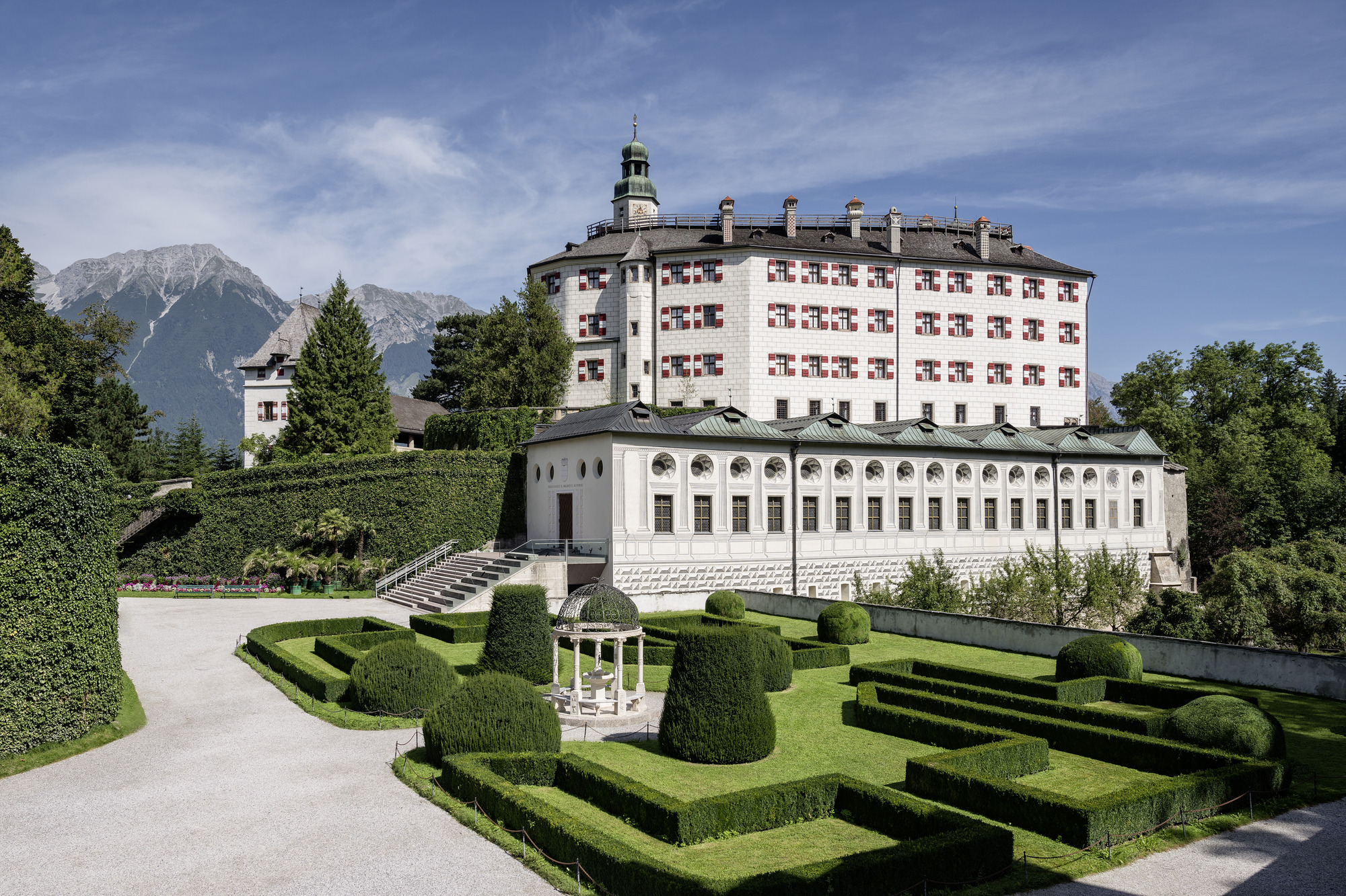 Immagine di sfondo della pagina Innsbruck: un’estate che racconta il Tirolo tra storia, musica e sport