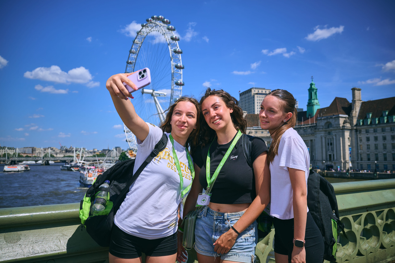 Immagine di sfondo della pagina Trinity ViaggiStudio lancia il catalogo Estate 2026: vacanze studio prenotabili già da ora