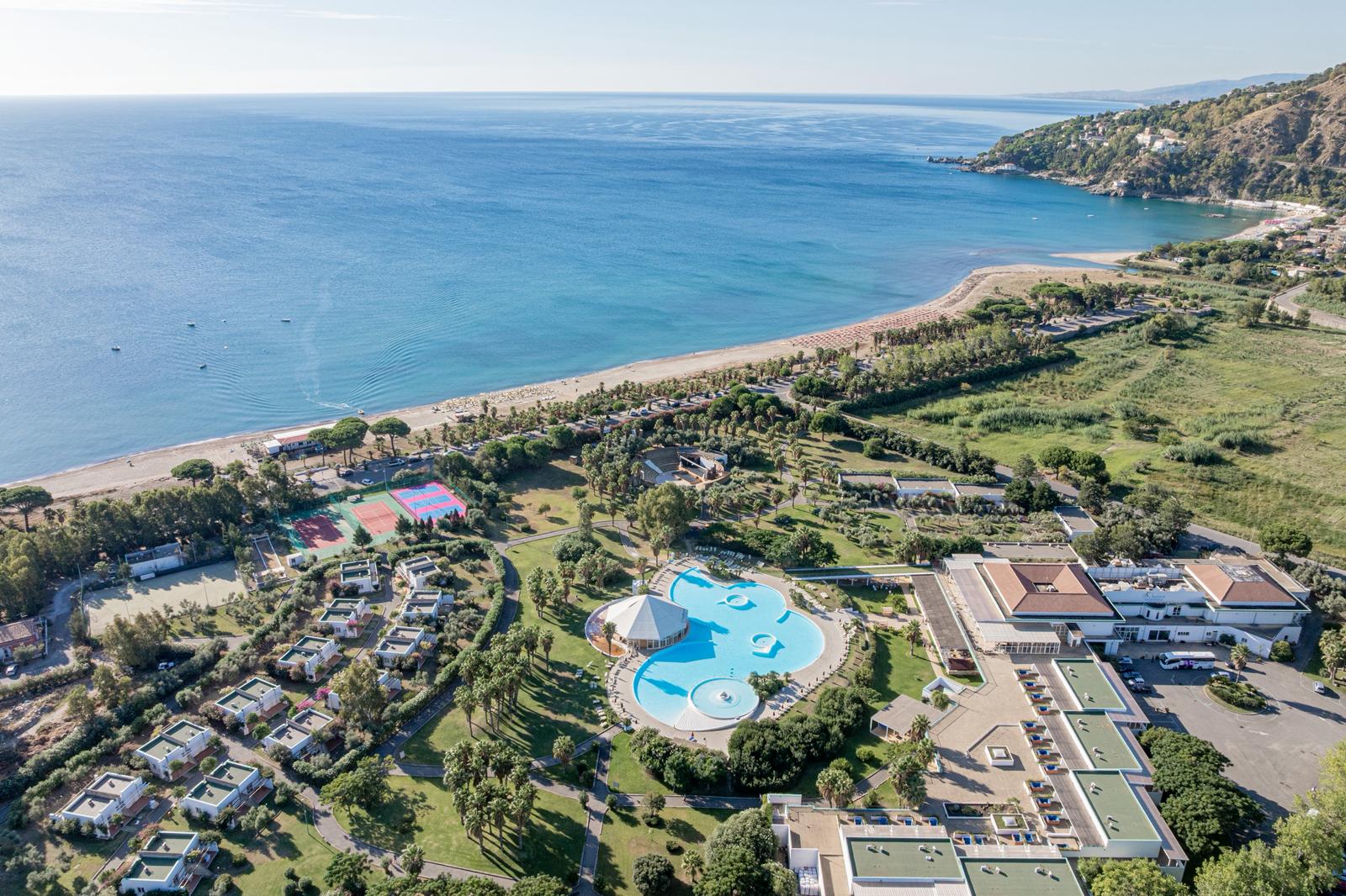 Immagine di sfondo della pagina Club Esse ospita 12 squadre del Giro d’Italia 2026 in Calabria