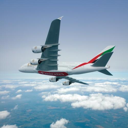 Immagine di sfondo della pagina Emirates con l'A380 a Roma e Parigi