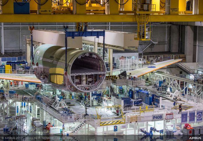 Immagine di sfondo della pagina Assemblaggio finale per il nuovo Airbus A330-800