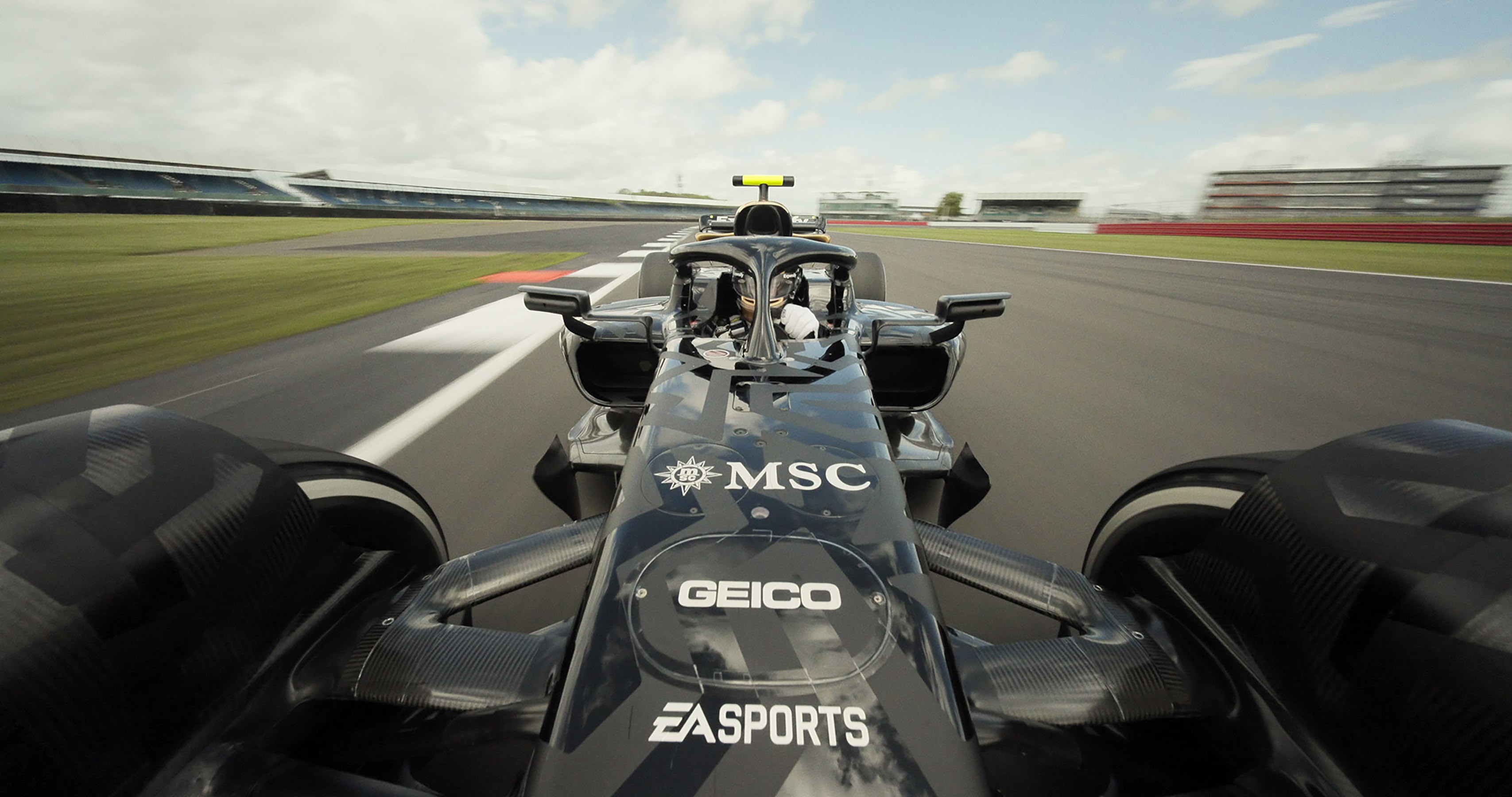 Immagine di sfondo della pagina MSC Crociere sfreccia sul grande schermo con “F1® THE MOVIE”