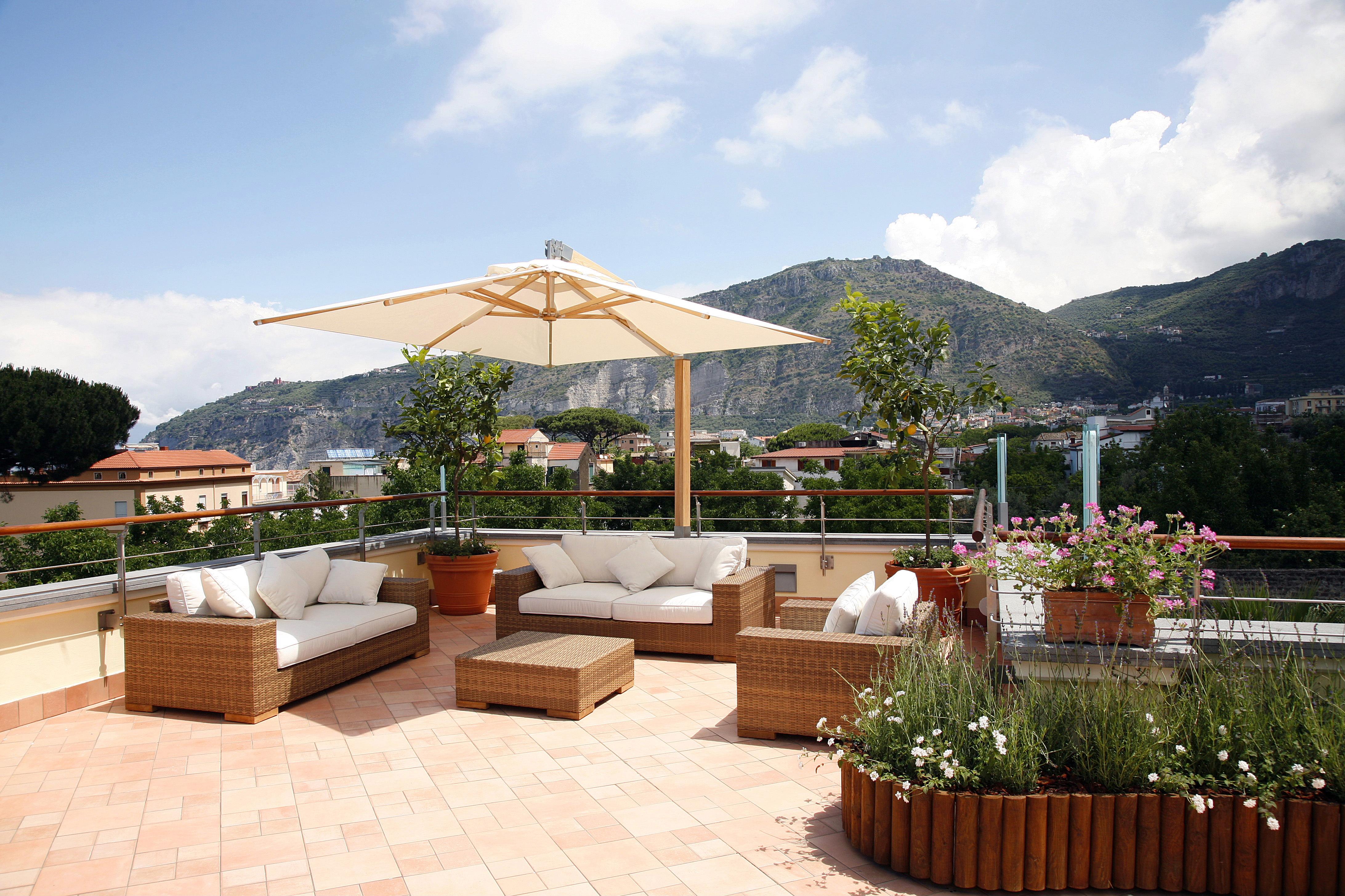 Immagine di sfondo della pagina Sorrento, riapre il Seven Hostel