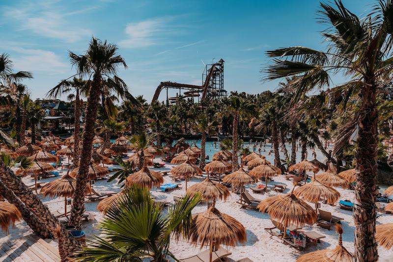 Immagine di sfondo della pagina Jesolo Caribe Bay comunica con m&cs