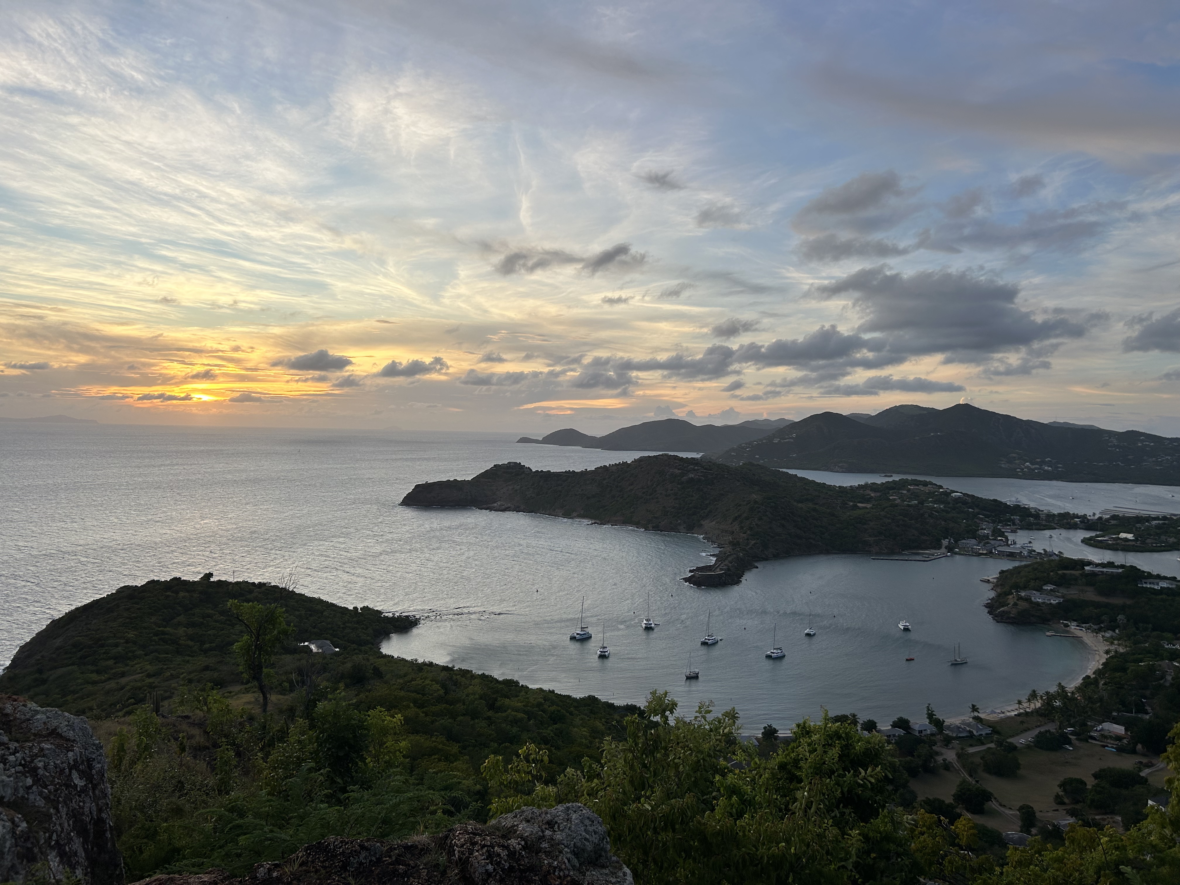 Immagine di sfondo della pagina Antigua e Barbuda: meno code, più spiagge. Debutta ArriveAntigua.com per i viaggiatori