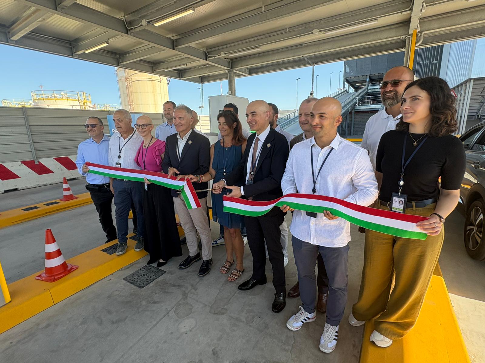 Immagine di sfondo della pagina Bologna apre il P6Smart, il nuovo parcheggio multipiano sostenibile dell’aeroporto