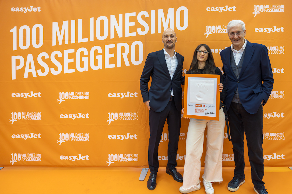 Immagine di sfondo della pagina easyJet supera i 100 milioni di passeggeri a Milano Malpensa