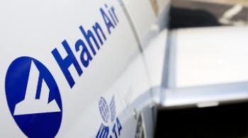 Immagine di sfondo della pagina Hahn Air, da vettore a leader distribuzione 