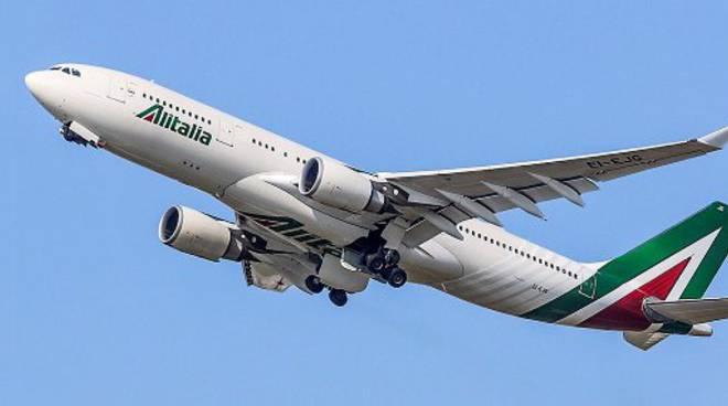 Immagine di sfondo della pagina Alitalia, code share con Azul sul Brasile