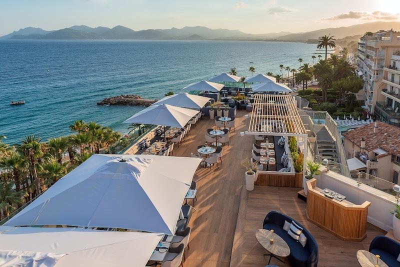Immagine di sfondo della pagina Apre il Canopy by Hilton Cannes