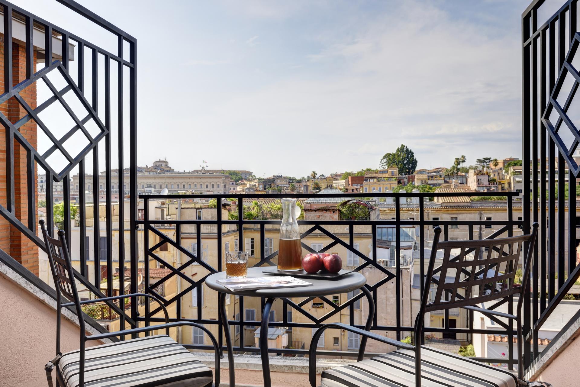 Immagine di sfondo della pagina FH55 Grand Hotel Palatino tra gli Alberghi Storici di Roma riconosciuti da Federalberghi