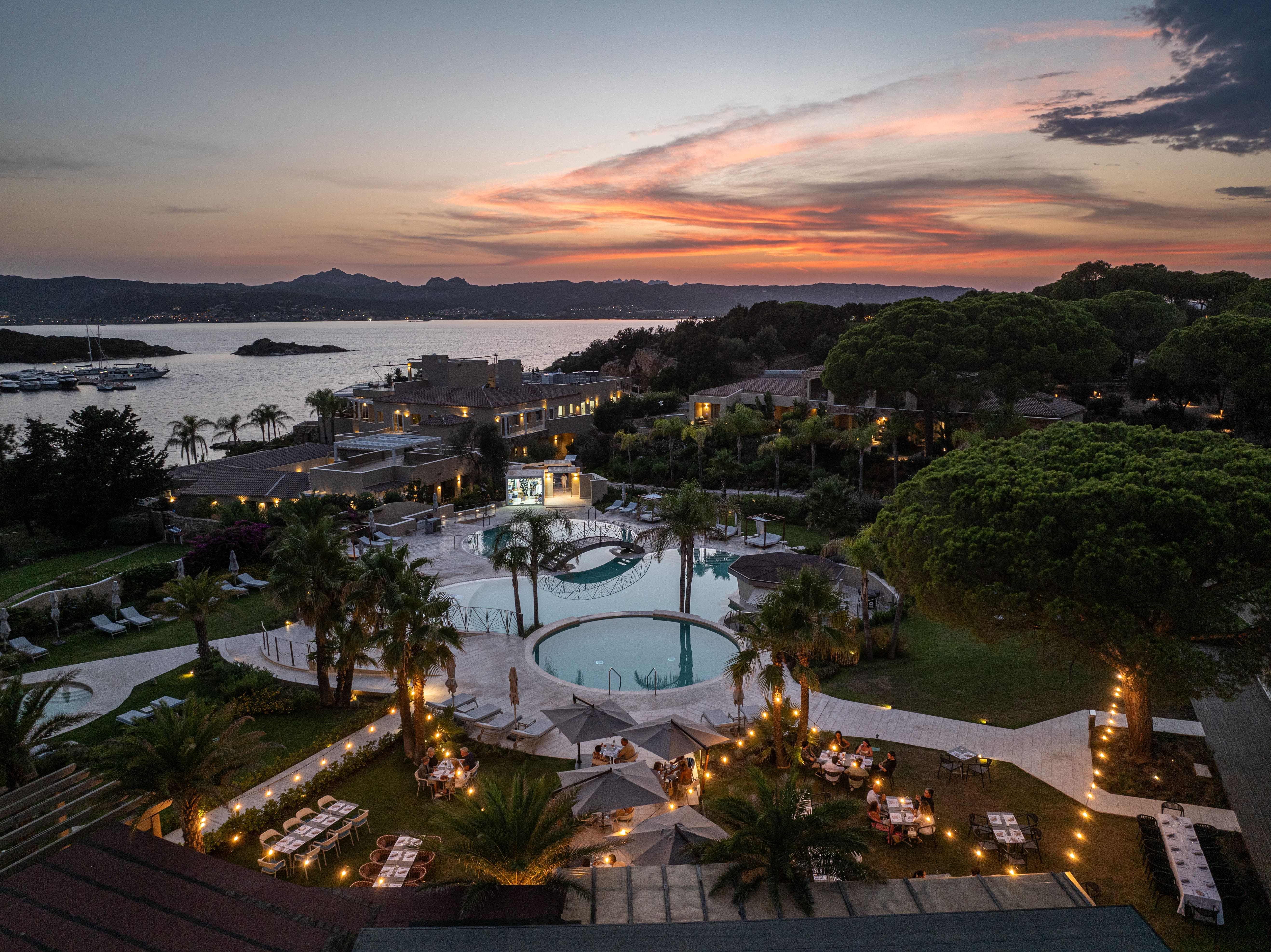 Immagine 7Pines Resort Sardinia e Antonio Marras: nasce una partnership tra ospitalità, moda e cultura