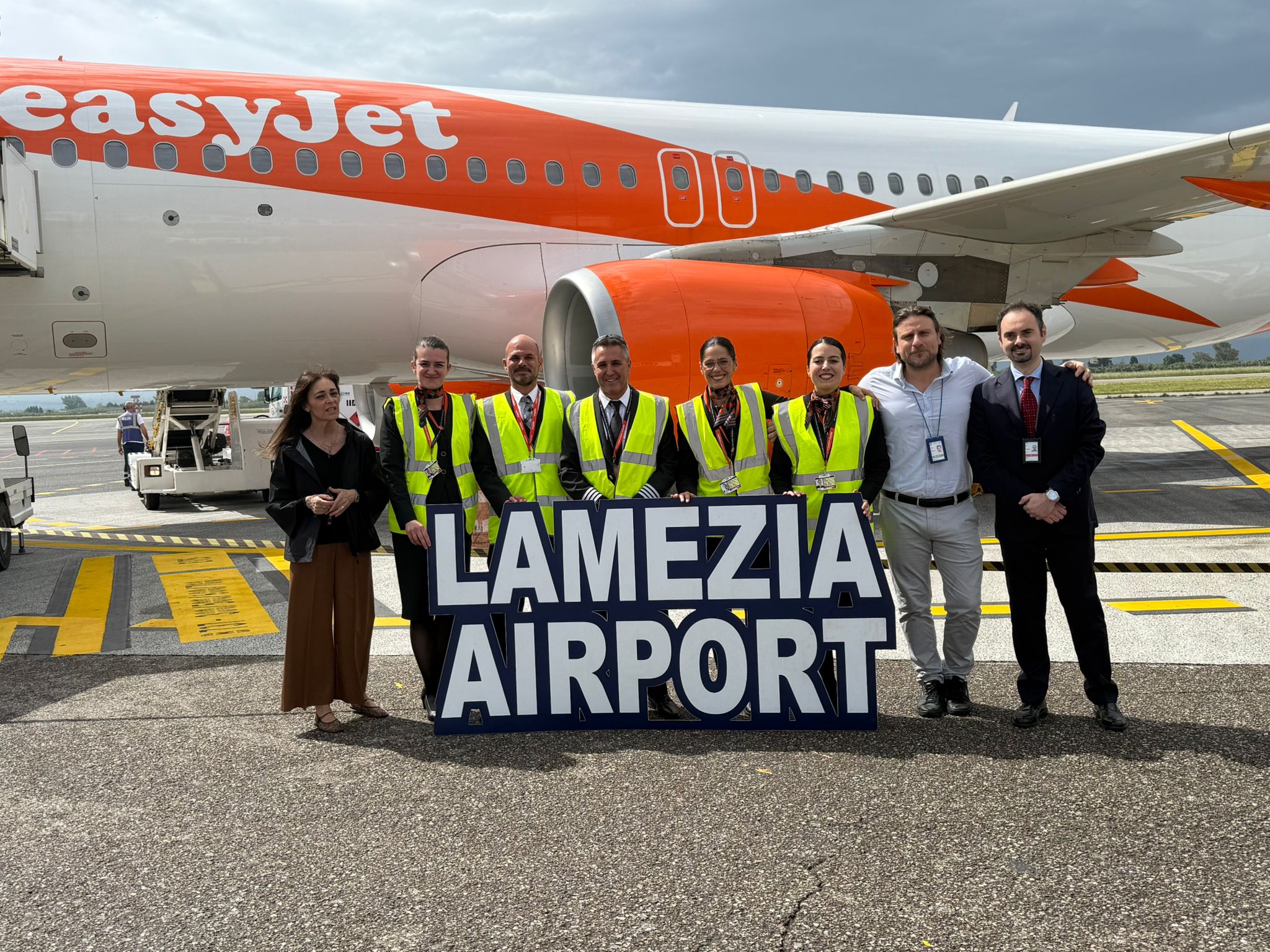 Immagine di sfondo della pagina Lamezia-Parigi Orly: decolla la nuova rotta bisettimanale firmata easyJet