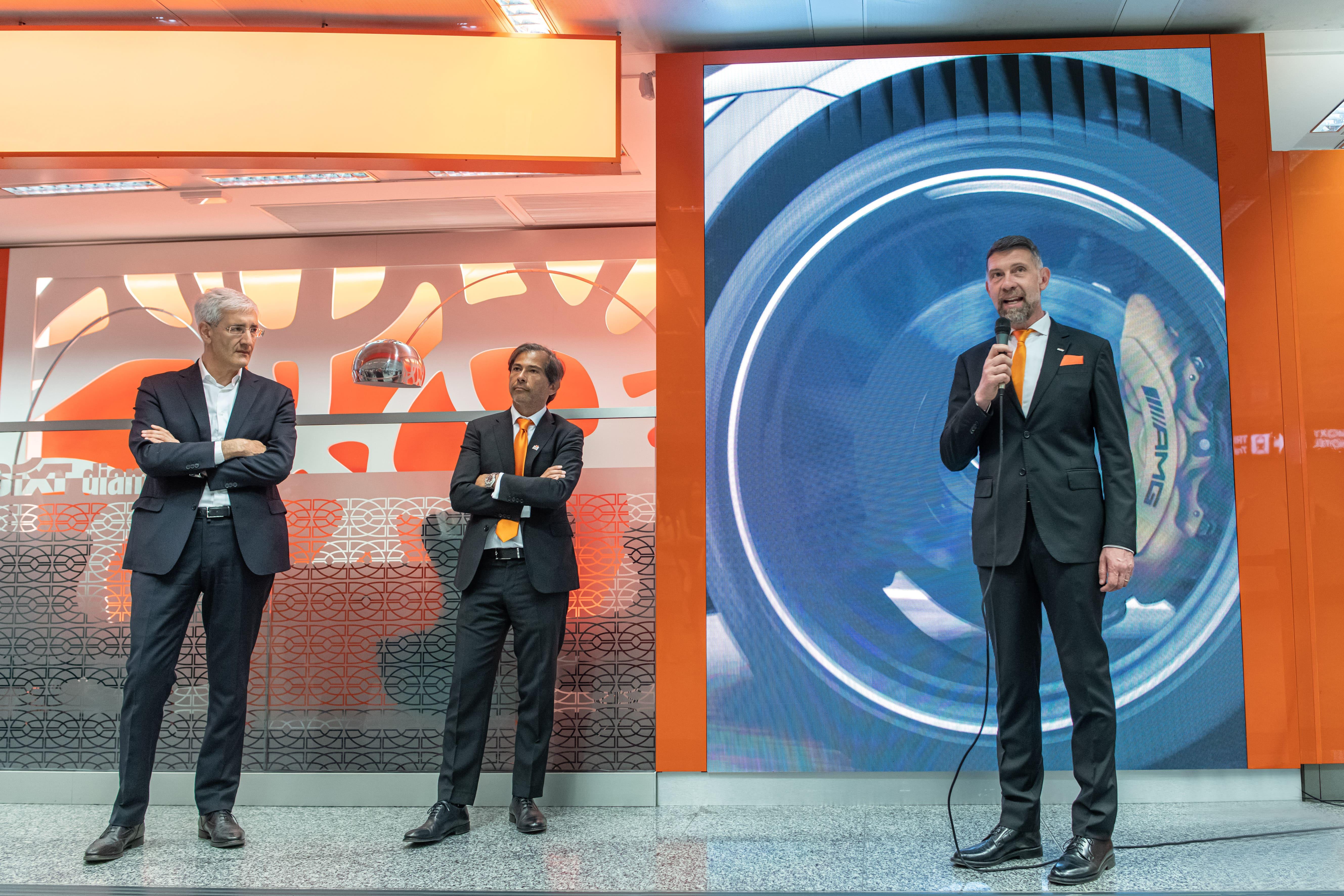 Immagine di sfondo della pagina SIXT, nuova Diamond Lounge a Malpensa